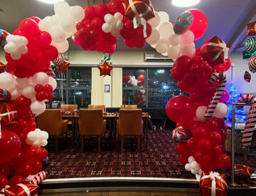 Image of a Christmas themed balloon arch at the Sheriff Christmas party